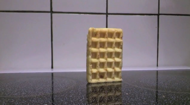 La extraña fama del waffle que se cae y se vuelve viral